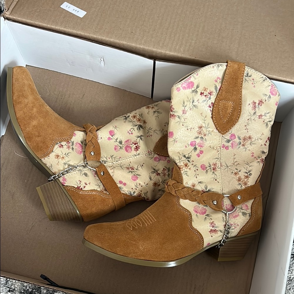 Floral Tan and Cream Women's Cowboy Boots